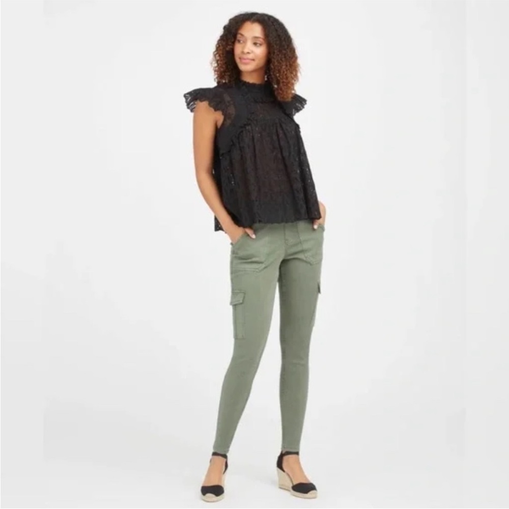 Spanx Stretch Twill Ankle Cargo Pants, size large